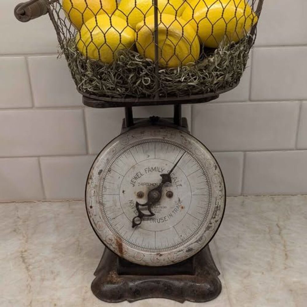 Antique Vintage Scale w/basket & extra decor for basket